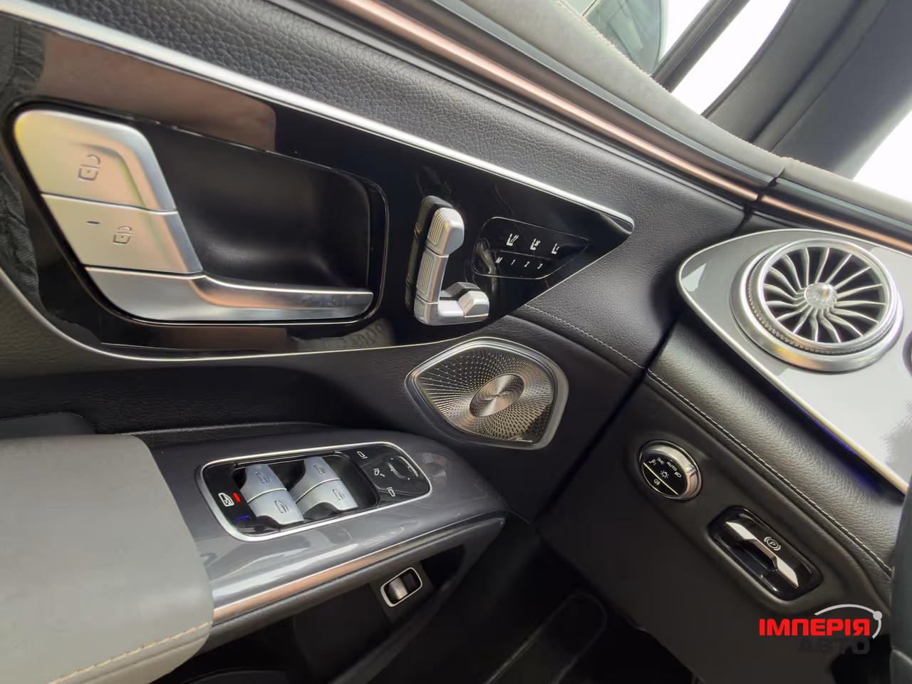 Mercedes-Benz EQS SUV - фото 35