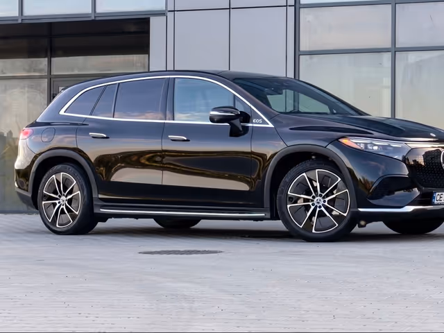 Mercedes-Benz EQS SUV - фото 3