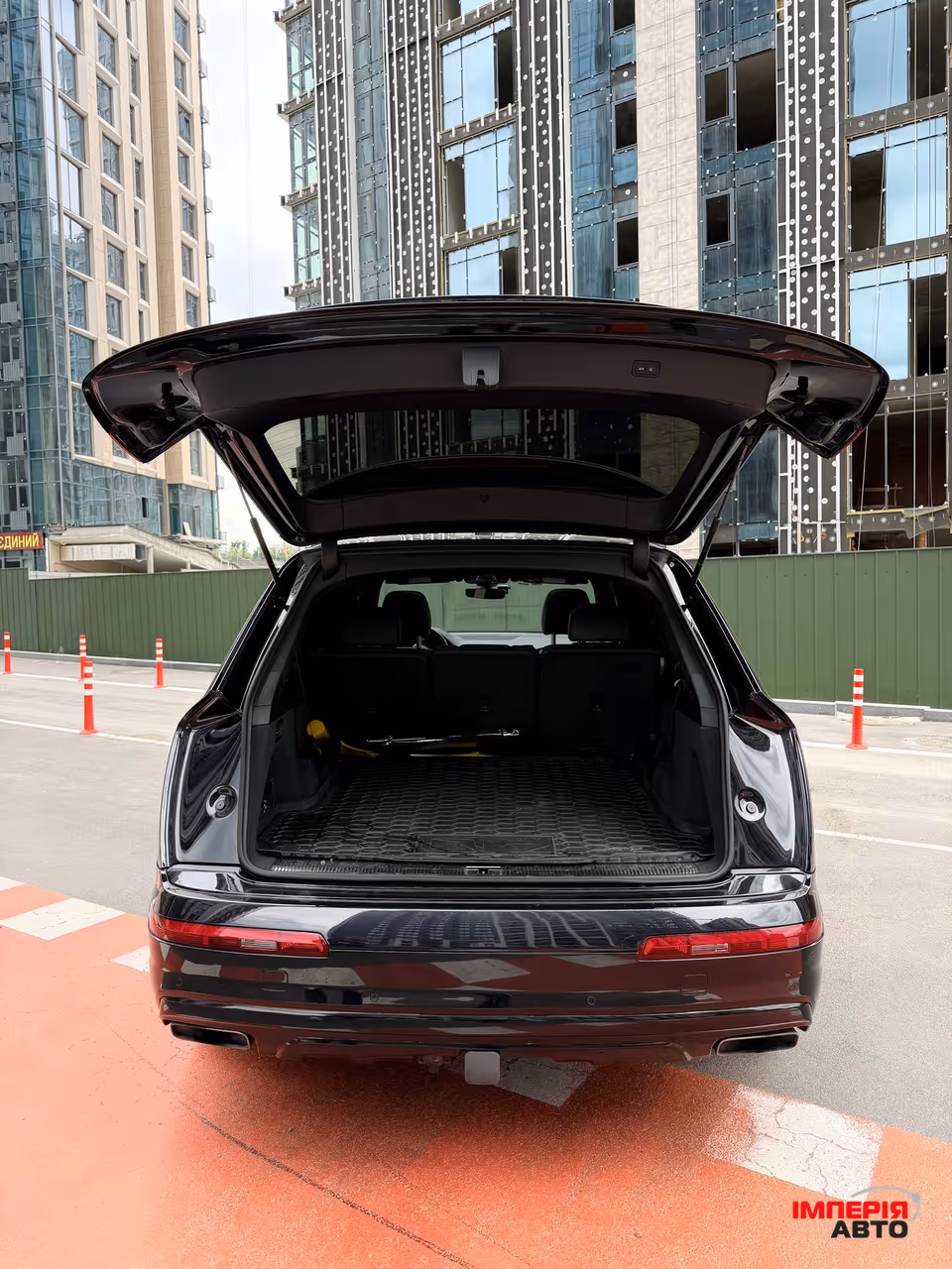 Audi Q7 - фото 9