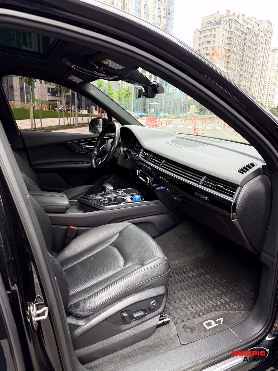 Audi Q7 - фото 13