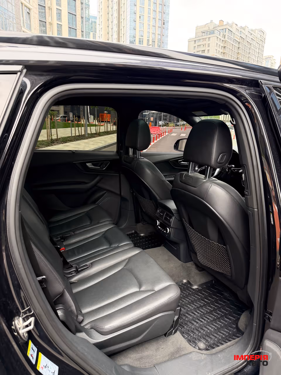 Audi Q7 - фото 12