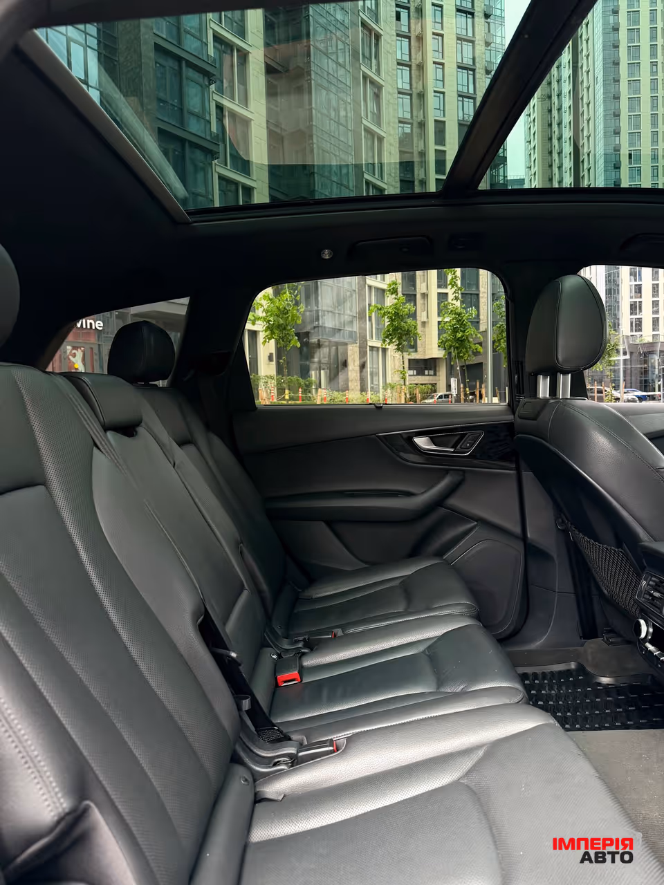 Audi Q7 - фото 16