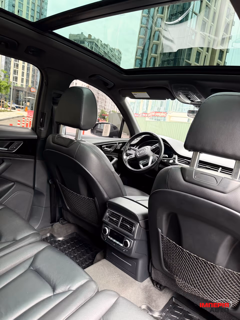 Audi Q7 - фото 17