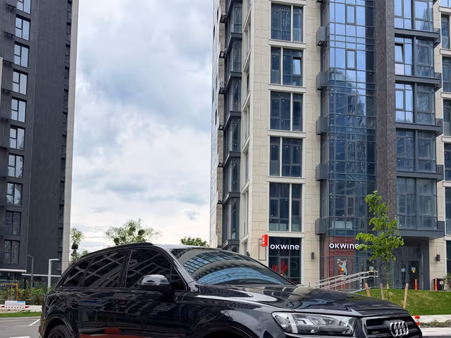 Audi Q7 - фото 2