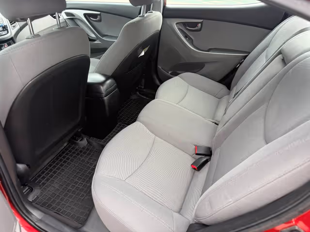 Hyundai Elantra - фото 5