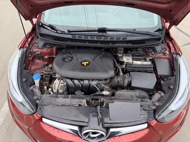 Hyundai Elantra - фото 2