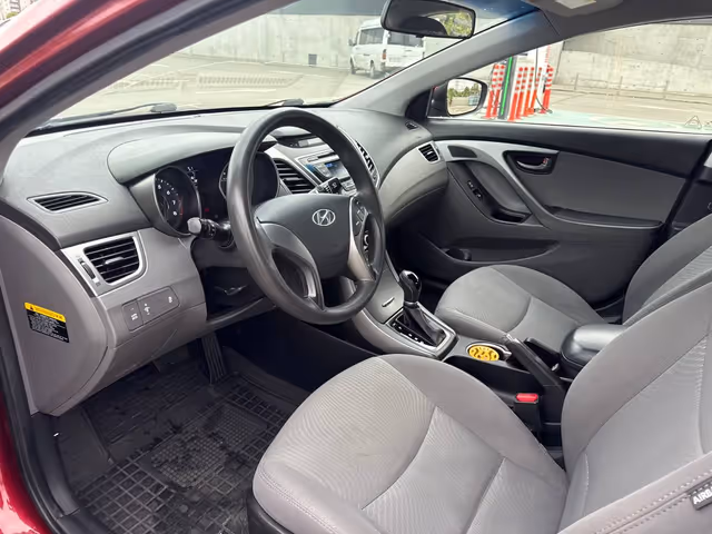 Hyundai Elantra - фото 4