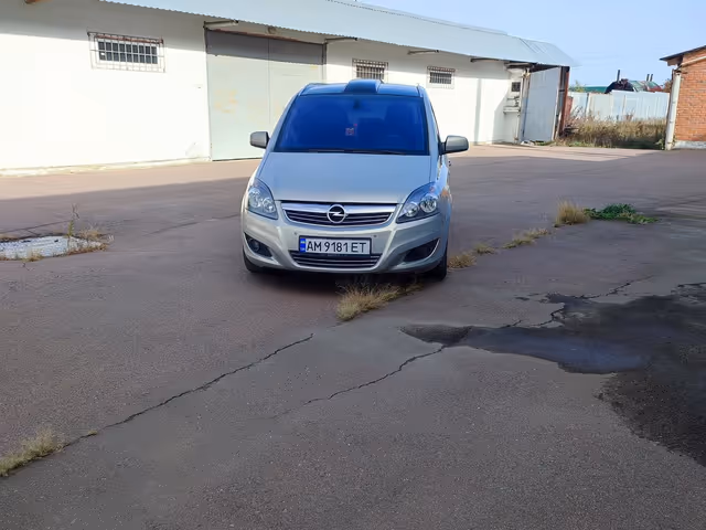 Opel Zafira - фото 3