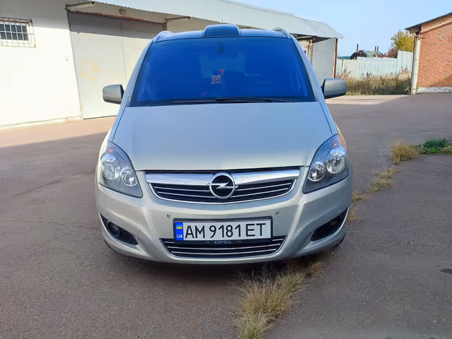 Opel Zafira - фото 4