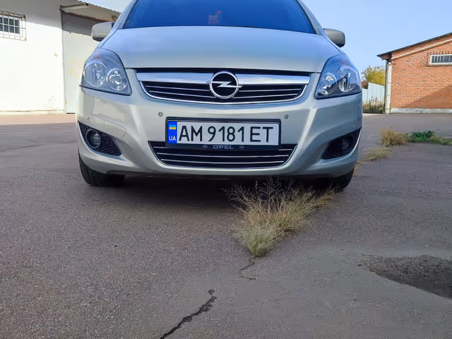 Opel Zafira - фото 5