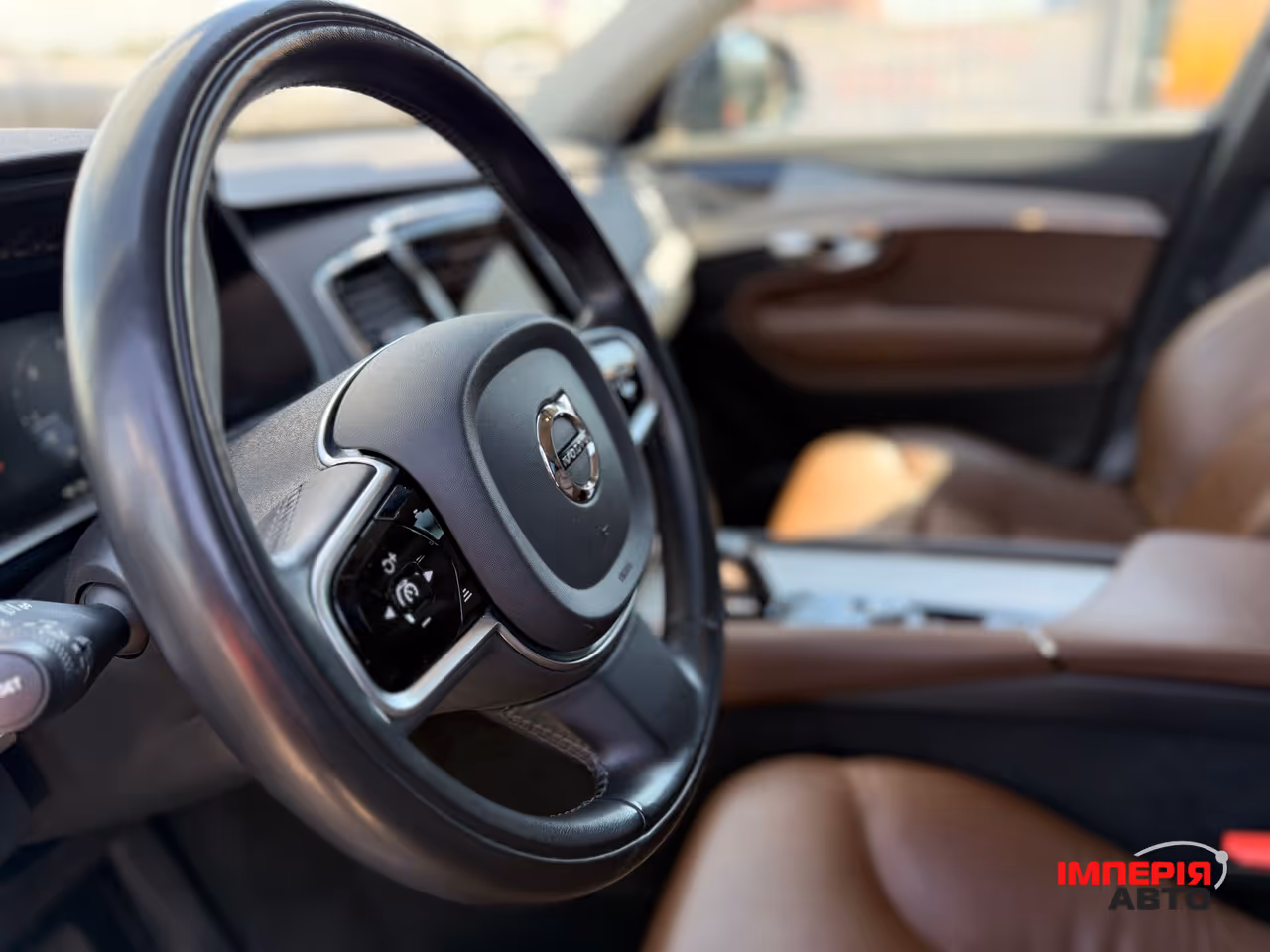 Volvo XC90 - фото 8