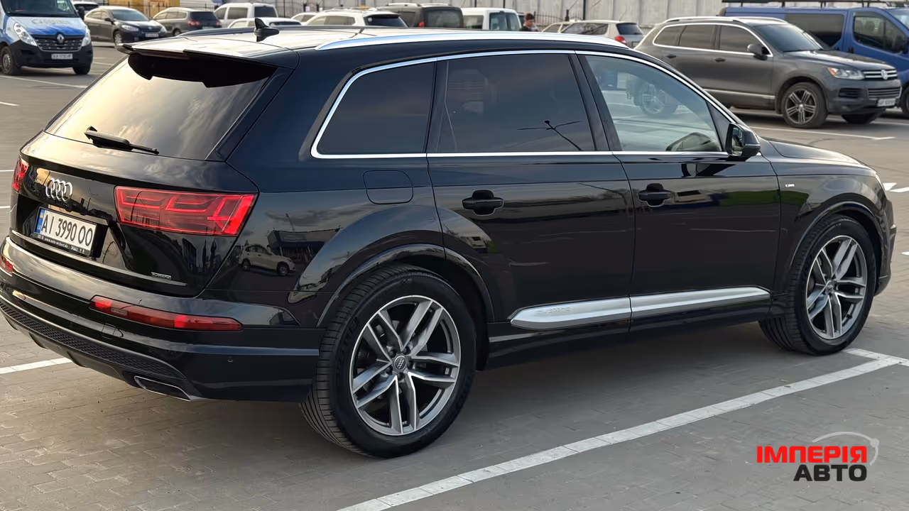 Audi Q7 - фото 12
