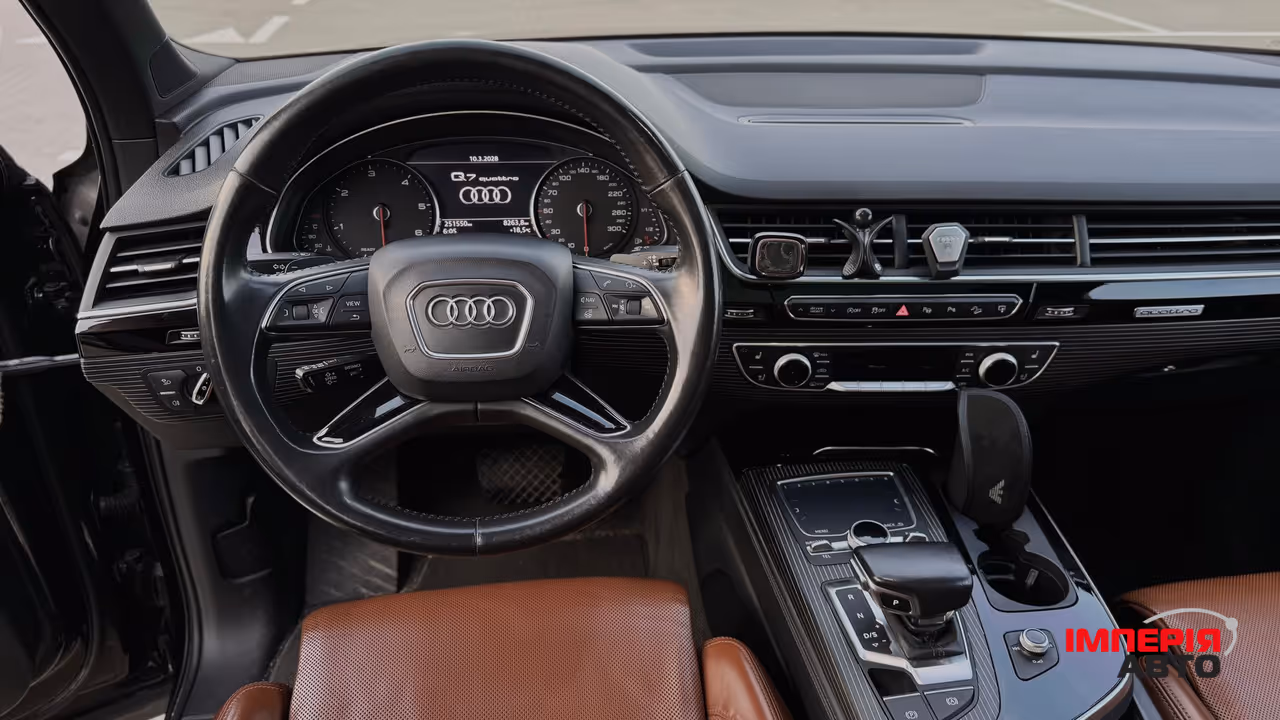 Audi Q7 - фото 13