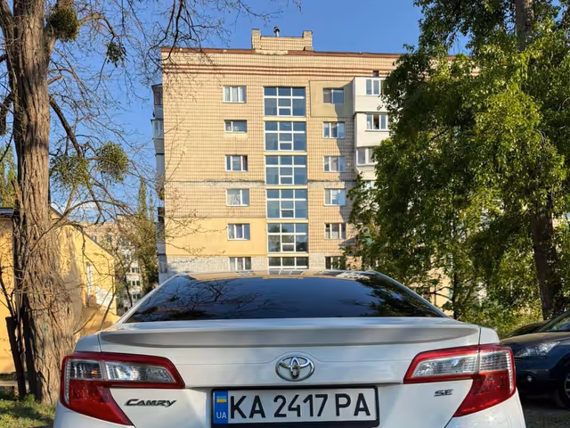 Toyota Camry - фото 4