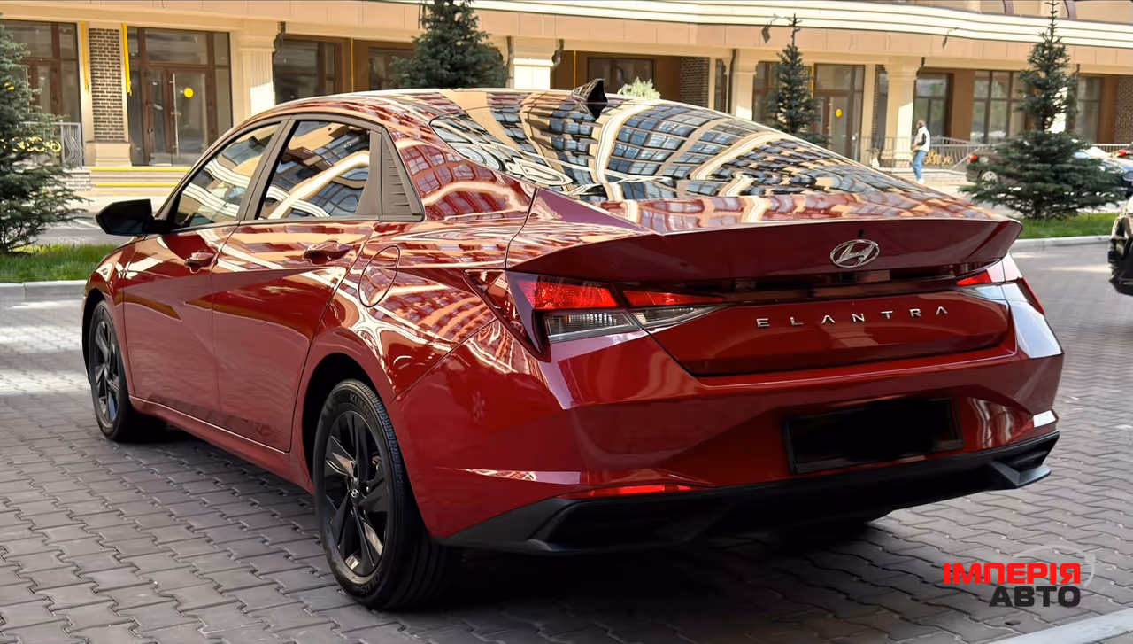 Hyundai Elantra - фото 3
