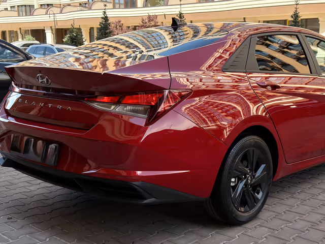 Hyundai Elantra - фото 4