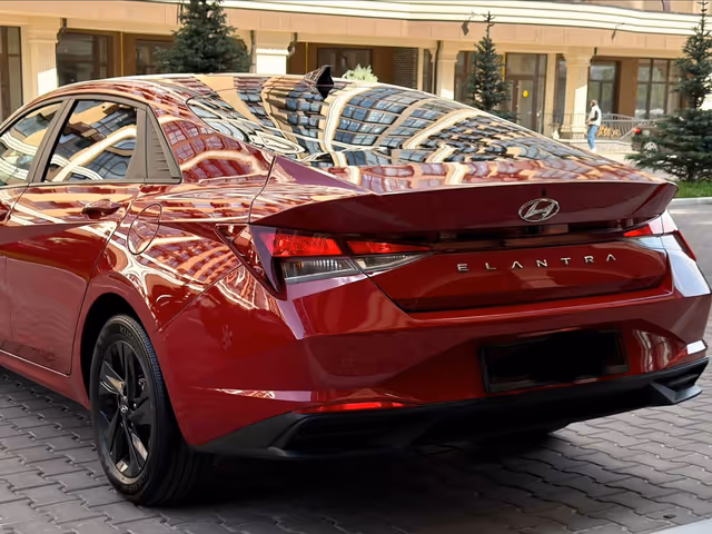 Hyundai Elantra - фото 3