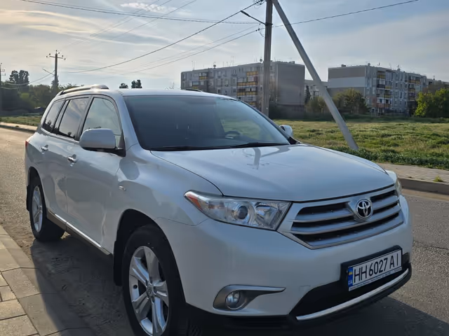 Toyota Highlander - фото 2