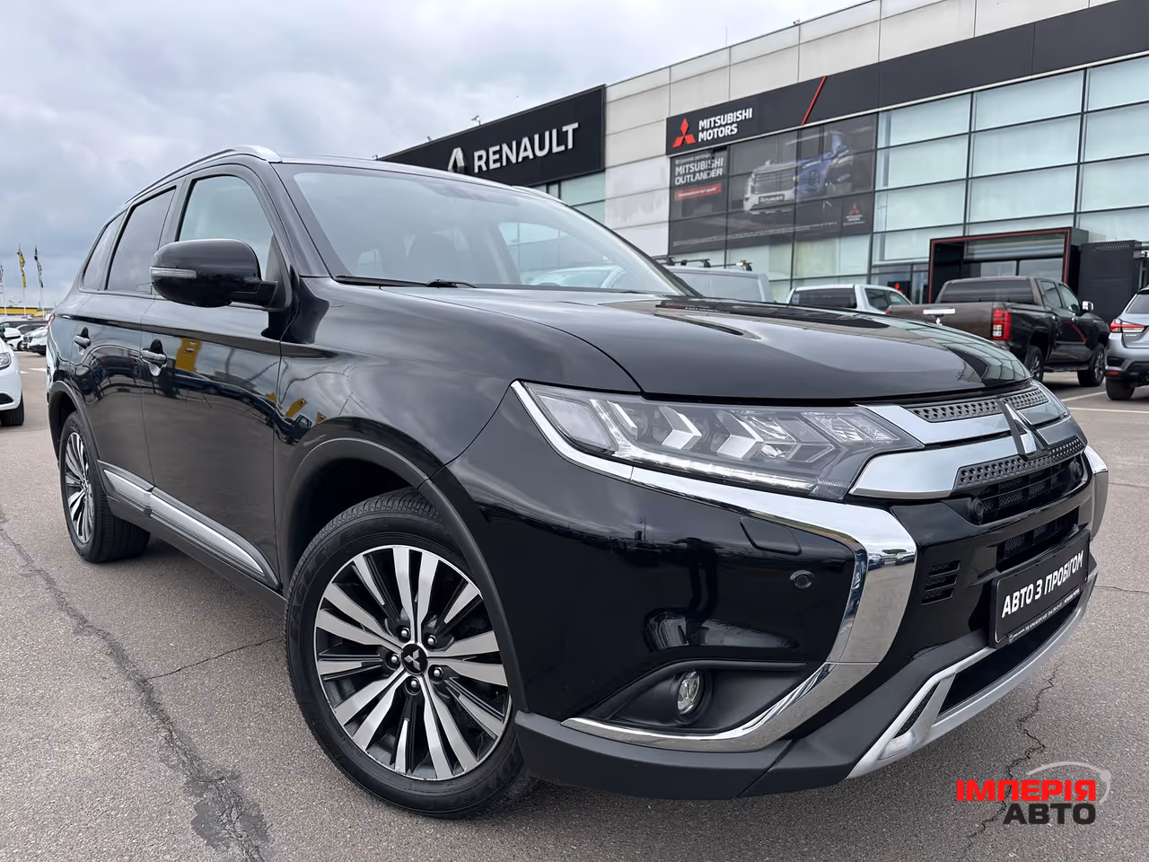 Mitsubishi Outlander - фото 1