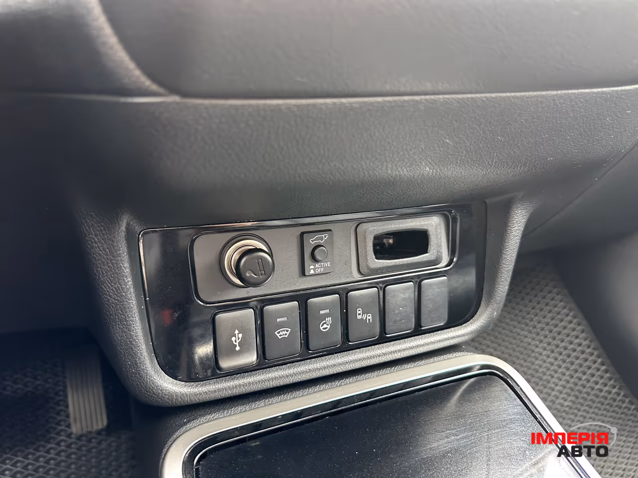 Mitsubishi Outlander - фото 26