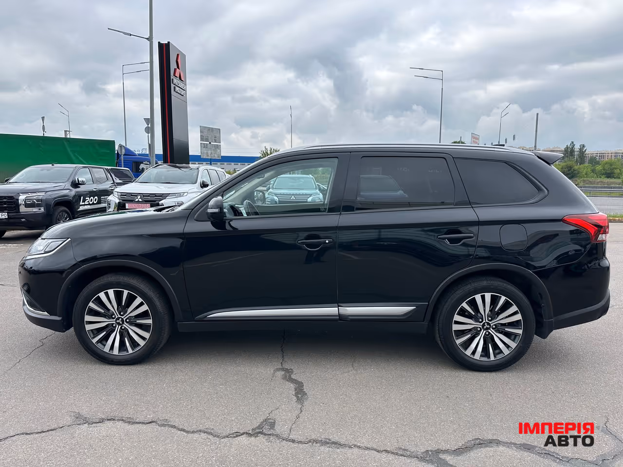 Mitsubishi Outlander - фото 4