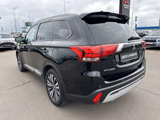 Mitsubishi Outlander - фото 5