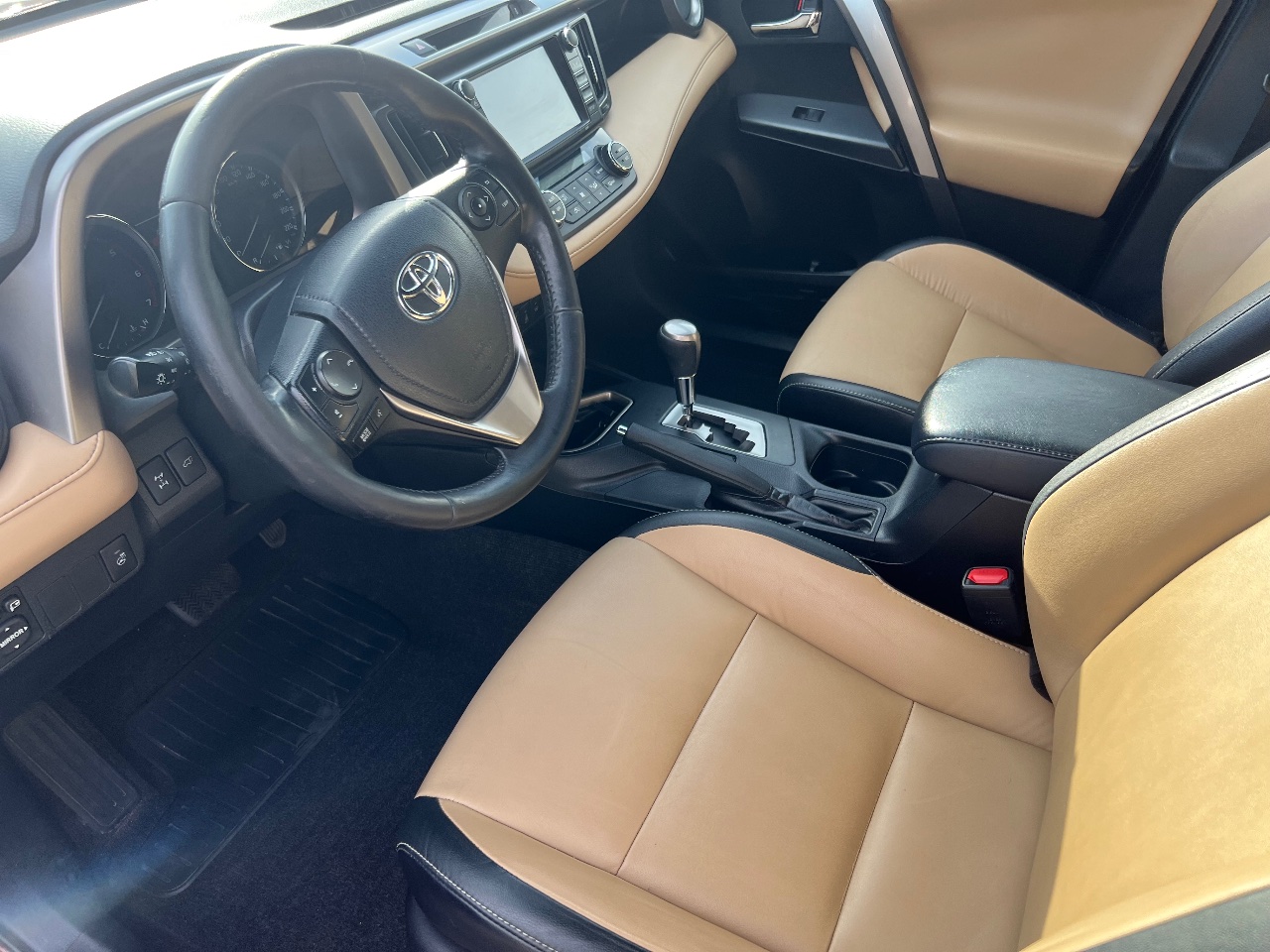 Toyota RAV4 - фото 1