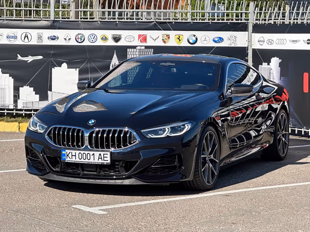 BMW 8 серії - фото 1