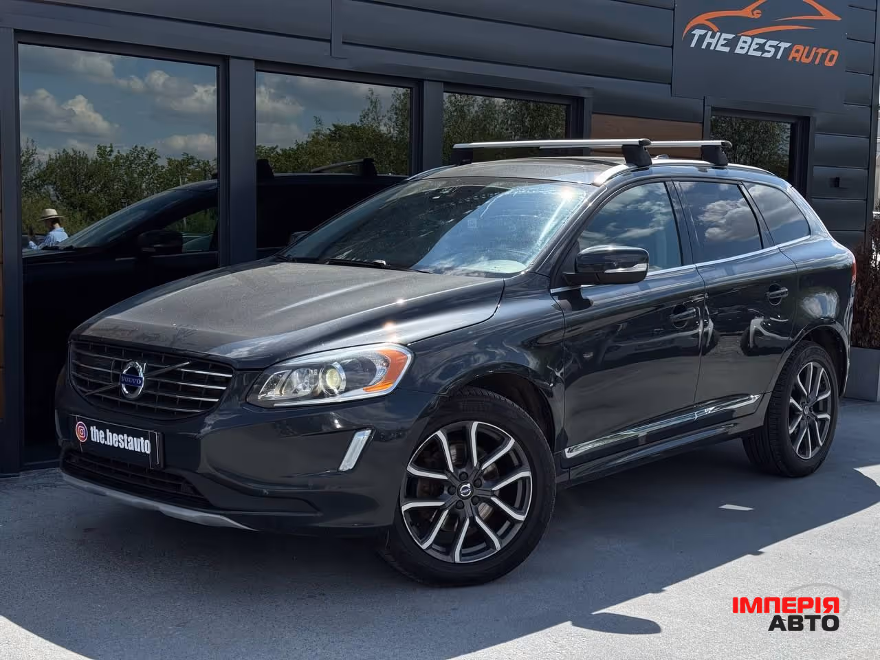 Volvo XC60 - фото 1