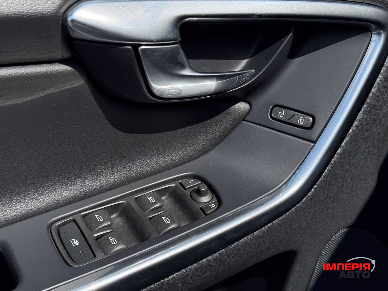 Volvo XC60 - фото 30