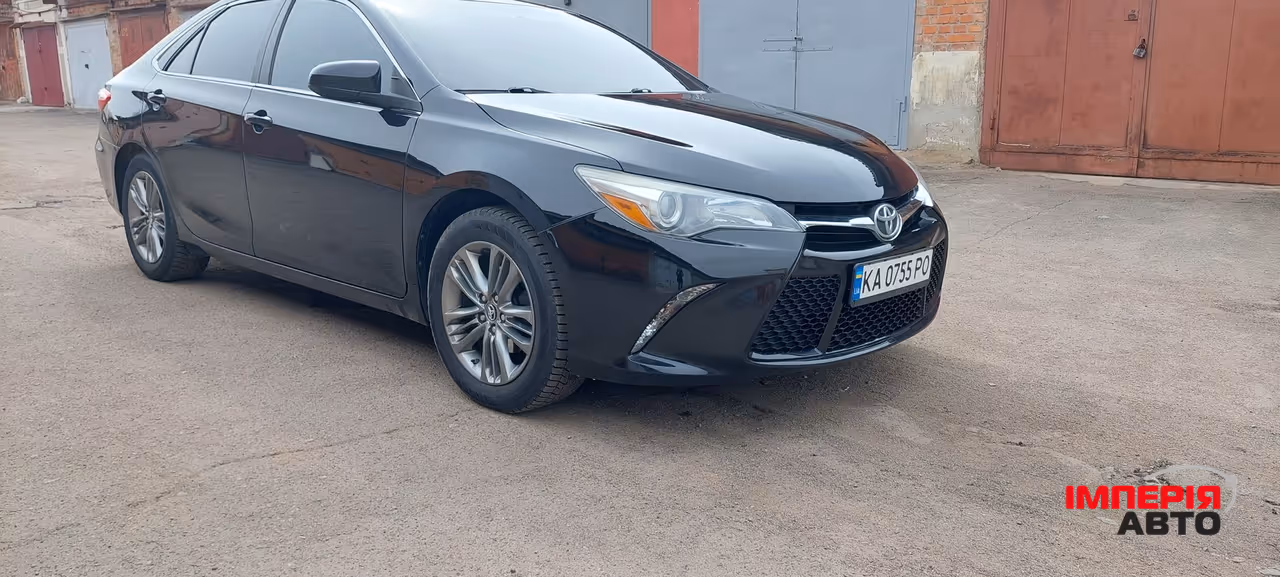 Toyota Camry - фото 2