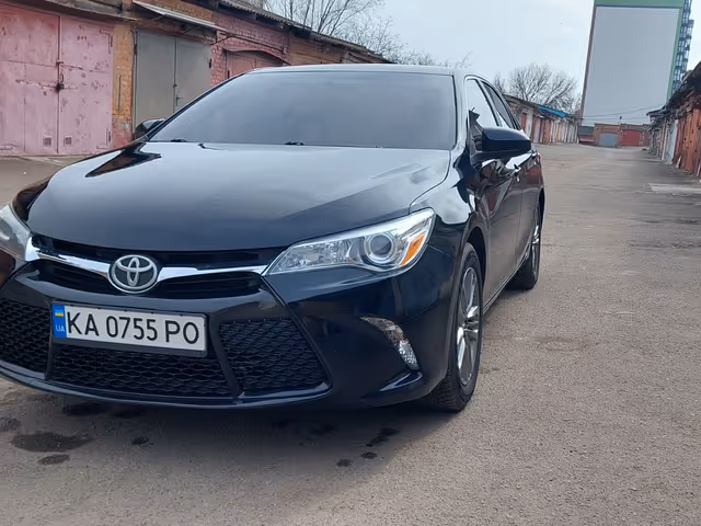 Toyota Camry - фото 3