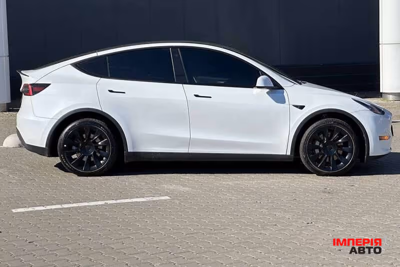 Tesla Model Y - фото 8