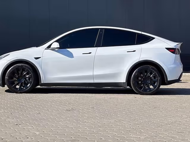 Tesla Model Y - фото 5