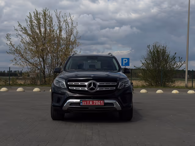 Mercedes-Benz CLS - фото 1