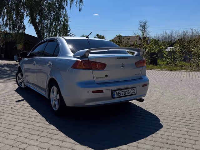 Mitsubishi Lancer - фото 3