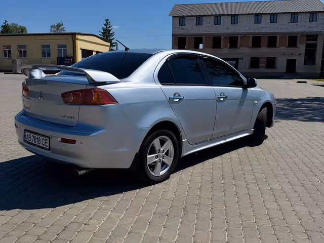 Mitsubishi Lancer - фото 4