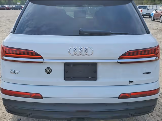 Audi Q7 - фото 5