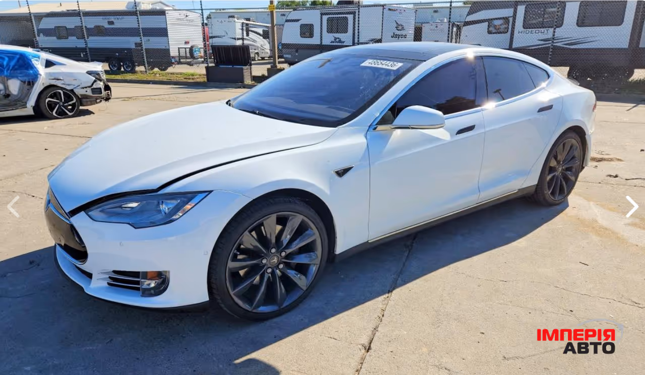 Tesla Model S - фото 1