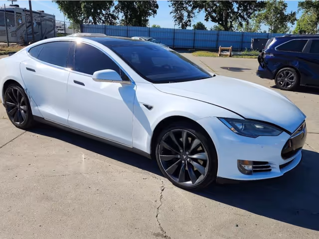 Tesla Model S - фото 3