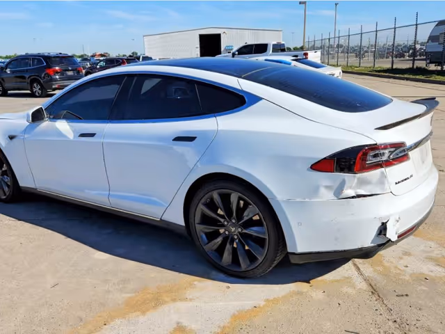 Tesla Model S - фото 4