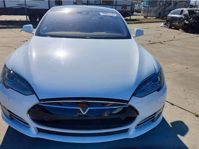 Tesla Model S - фото 2