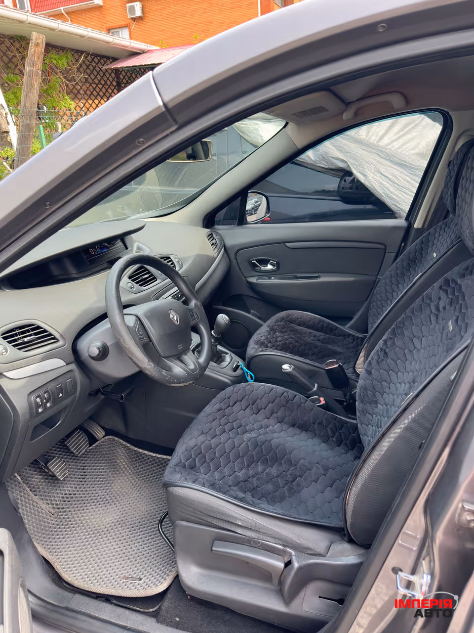 Renault Scenic - фото 10