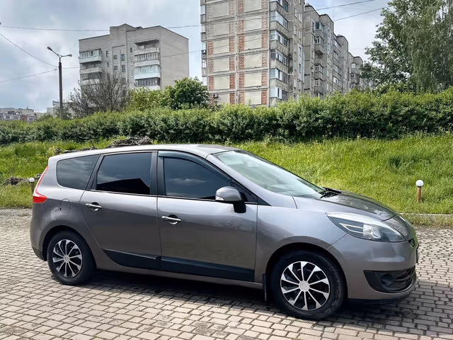 Renault Scenic - фото 4