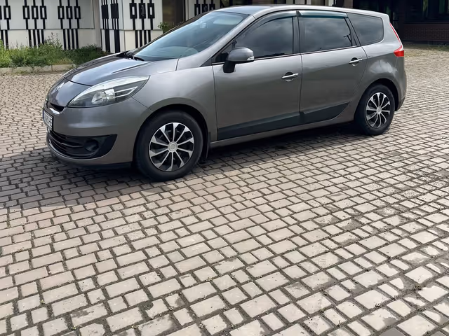 Renault Scenic - фото 5