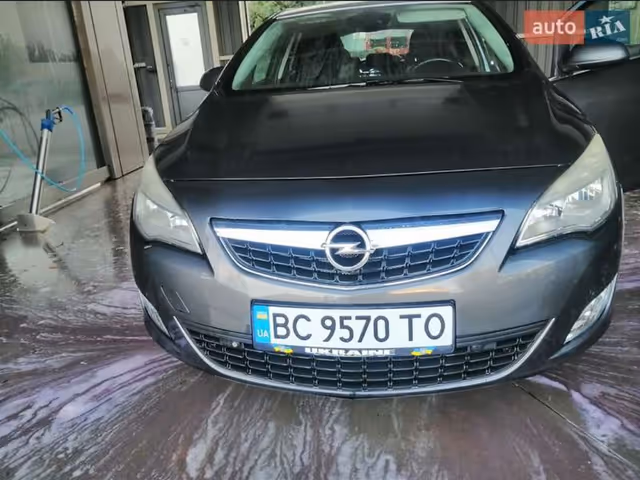 Opel Astra - фото 1
