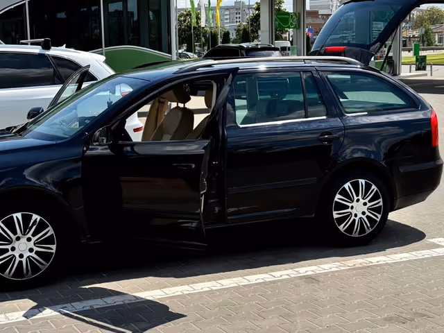 Skoda Octavia - фото 2