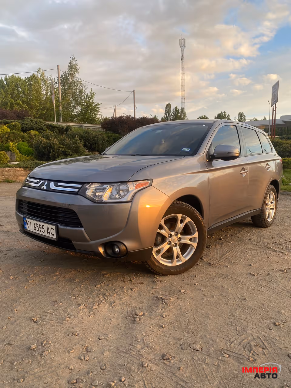 Mitsubishi Outlander - фото 1
