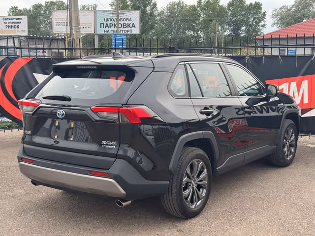 Toyota RAV4 - фото 5