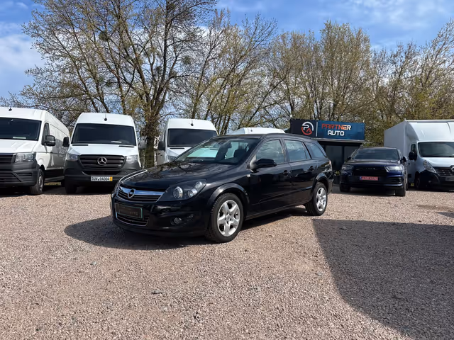 Opel Astra - фото 1